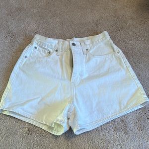 Levi’s high waits loose leg Jean shorts